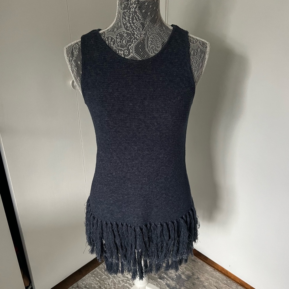 The Limited Women’s Navy Sleeveless Fringe Sweater  Size S